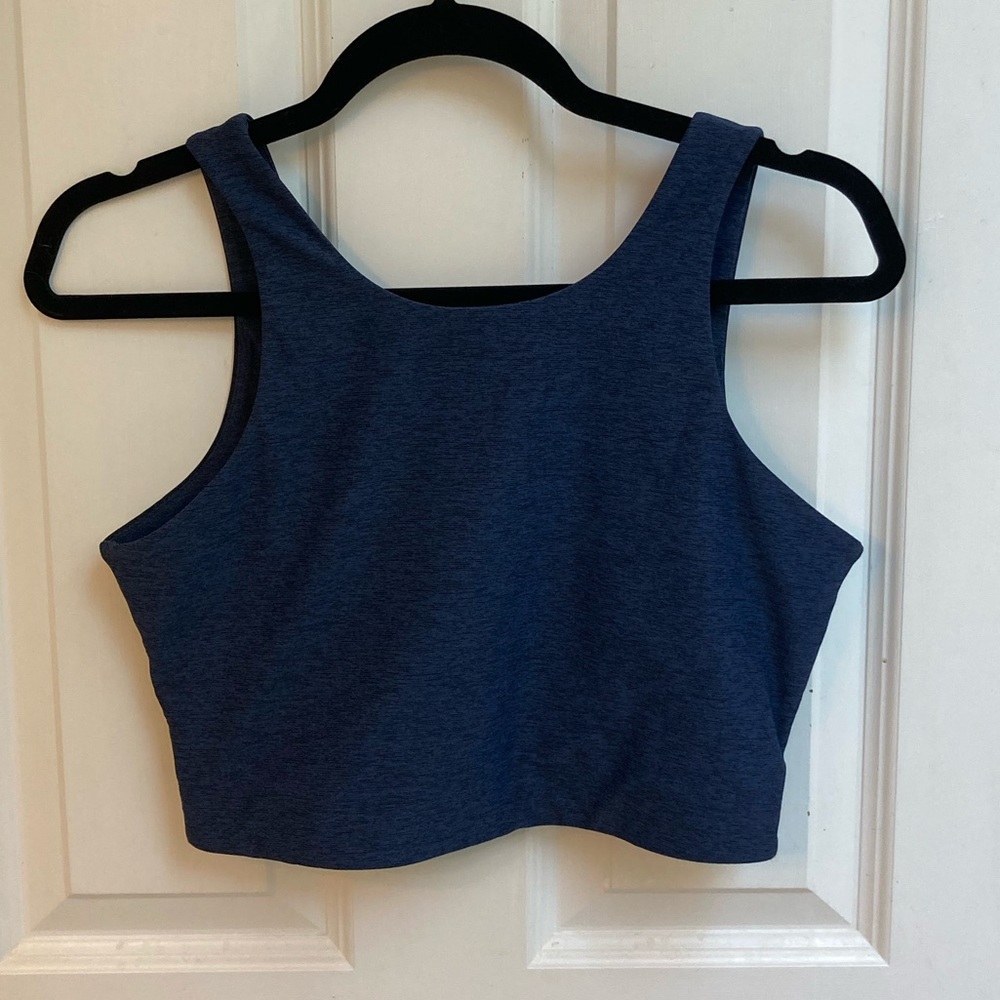 Cropped sports bra